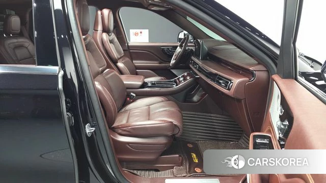 Lincoln Aviator 2nd generation 2022 Черный из Кореи, фото 2