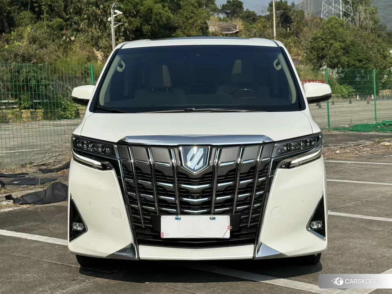 Toyota Alphard 2021 Белый из Китая, фото 2
