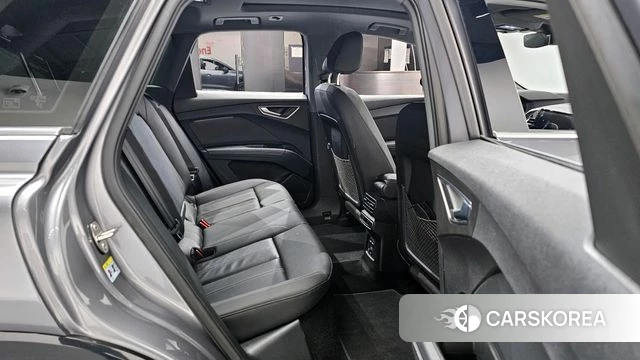 Audi Q4 e-Tron (F4) 2025 Серый из Кореи, фото 2