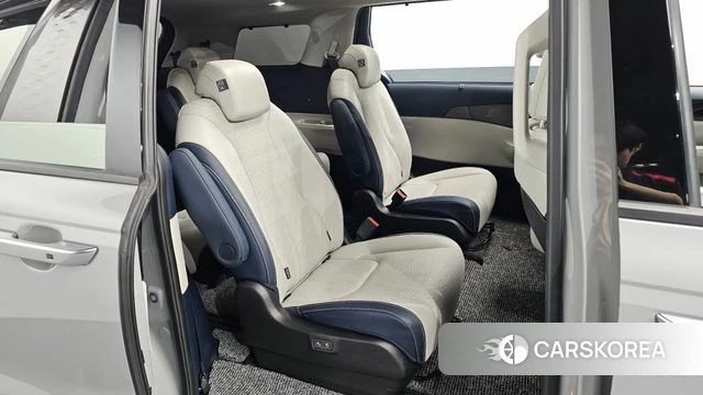 Kia The New Carnival 4th Generation 2024 Серебристо-серый из Кореи, фото 2