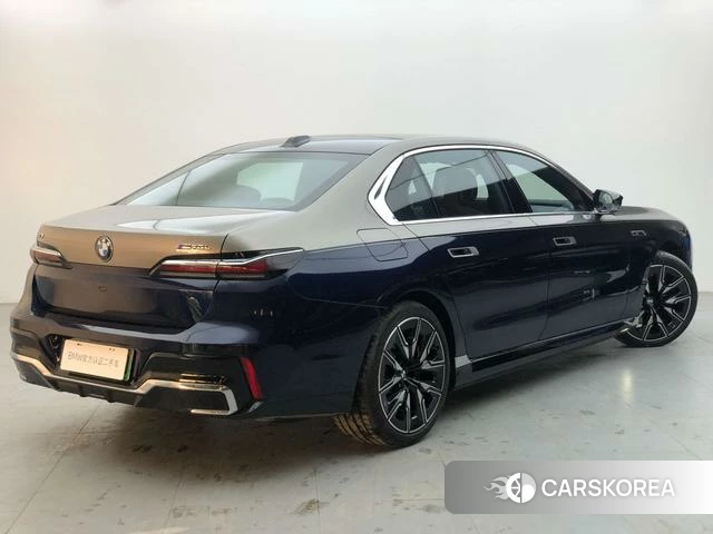 BMW i7 2024 Синий из Китая, фото 2