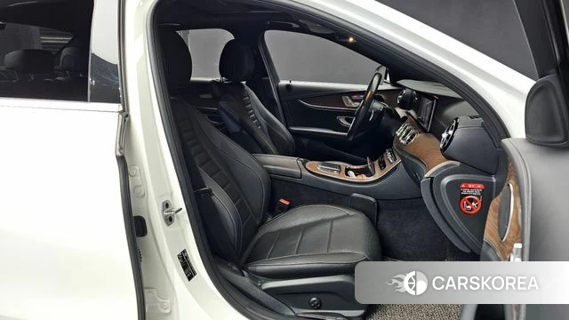 Mercedes-Benz E-Class W213 2020 Белый из Кореи, фото 2
