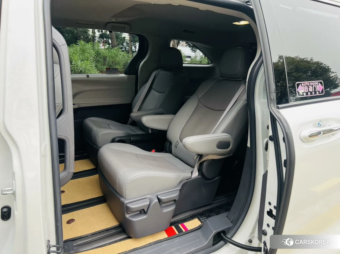 Toyota Sienna 2023 Белый из Китая, фото 2