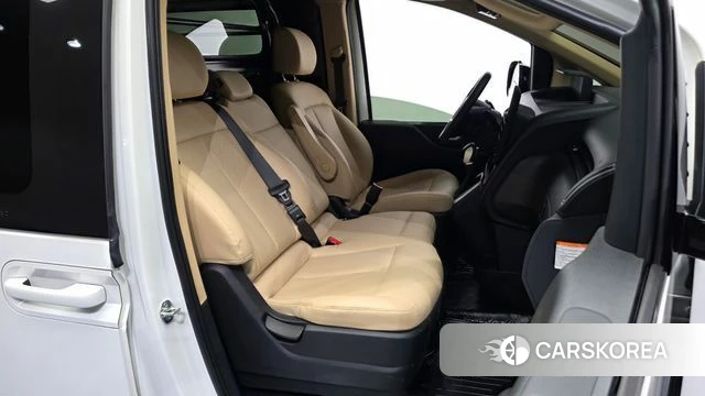 Hyundai Staria 2025 Белый из Кореи, фото 2