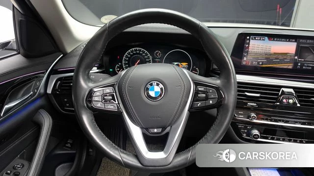 BMW 5 Series (G30) 2019 Белый из Кореи, фото 2