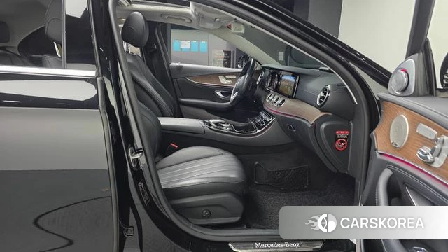 Mercedes-Benz E-Class W213 2019 Черный из Кореи, фото 2
