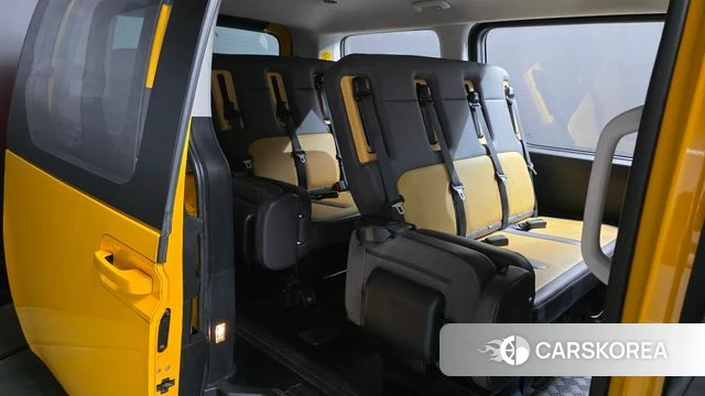 Hyundai Staria 2022 Желтый из Кореи, фото 2
