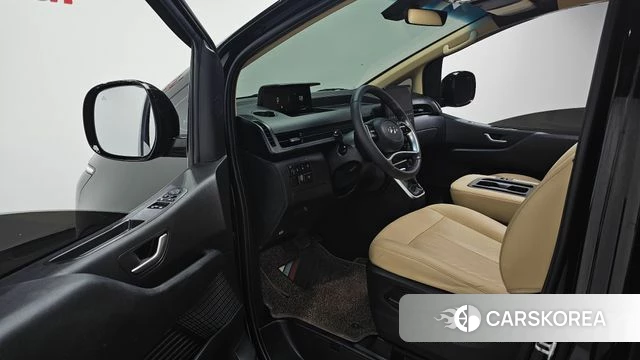 Hyundai Staria 2023 Черный из Кореи, фото 2