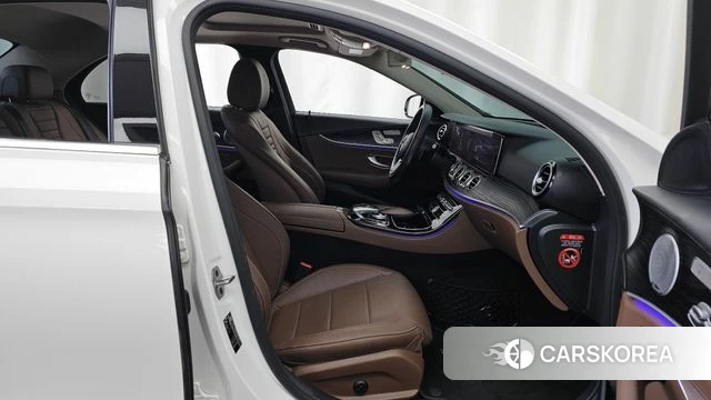 Mercedes-Benz E-Class W213 2018 Белый из Кореи, фото 2