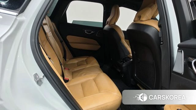 Volvo XC60 second Generation 2018 Белый из Кореи, фото 2
