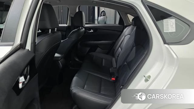 Kia The New K3 2nd generation 2022 Белый из Кореи, фото 2