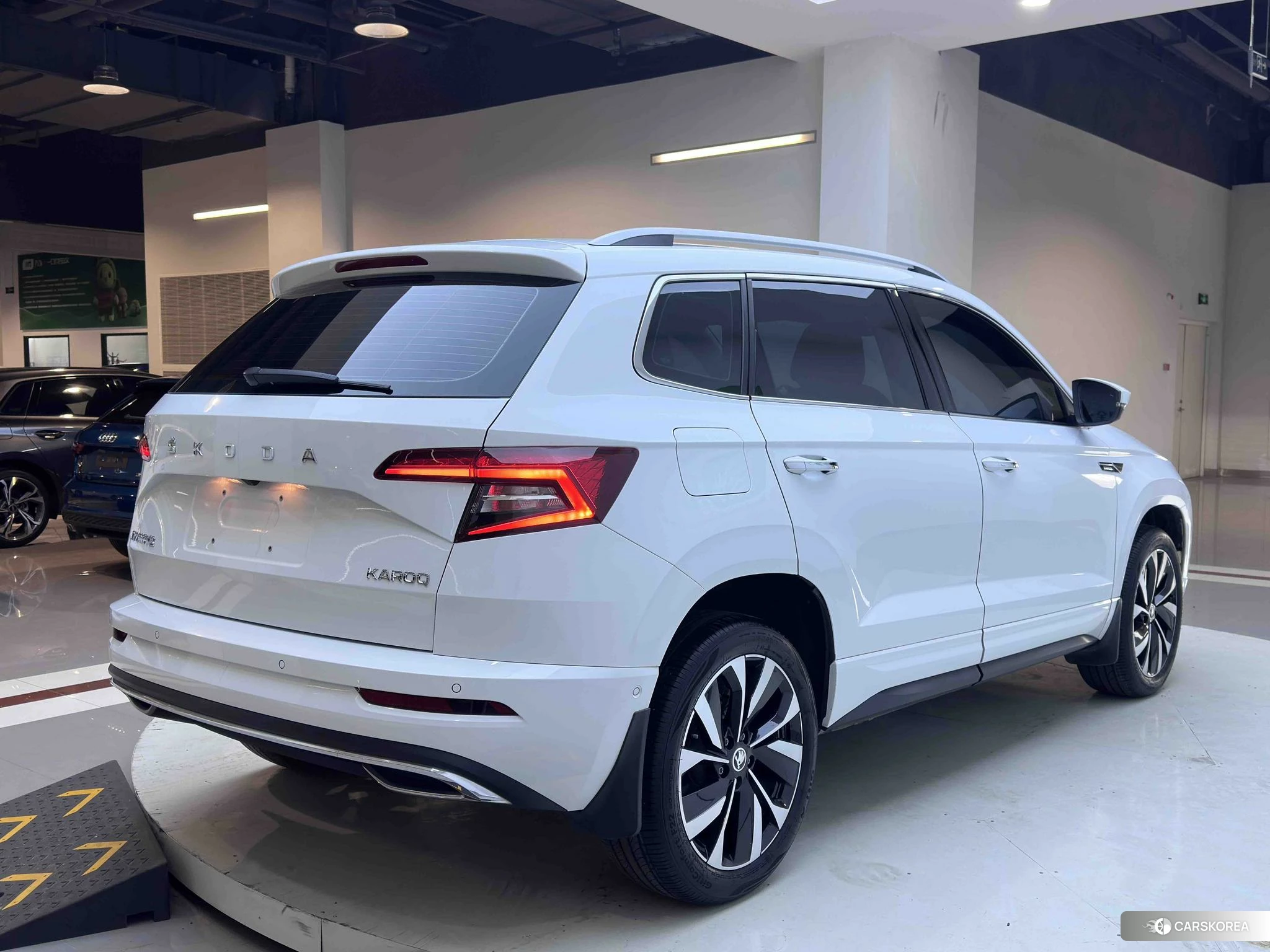 Skoda Karoq 2023 Белый из Китая, фото 2