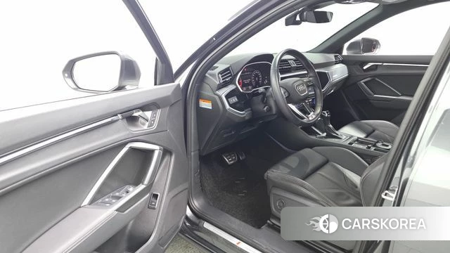 Audi Q3 (F3) 2022 Серый из Кореи, фото 2