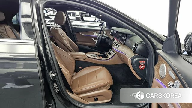 Mercedes-Benz E-Class W213 2021 Серый из Кореи, фото 2