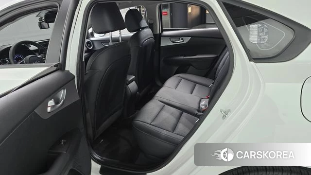 Kia The New K3 2nd generation 2023 Белый из Кореи, фото 2