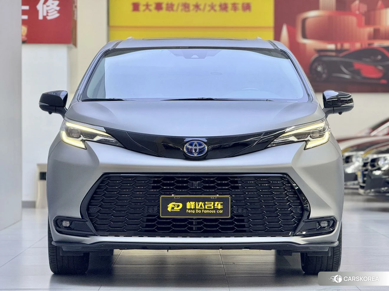 Toyota Sienna 2021 Серебристо-серый из Китая, фото 2