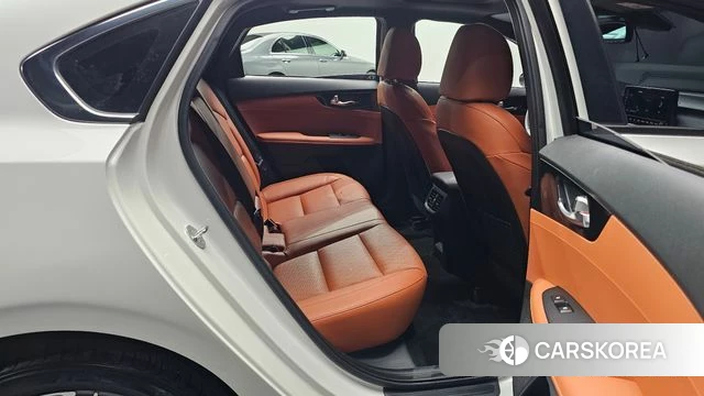 Kia The New K3 2nd generation 2023 Белый из Кореи, фото 2