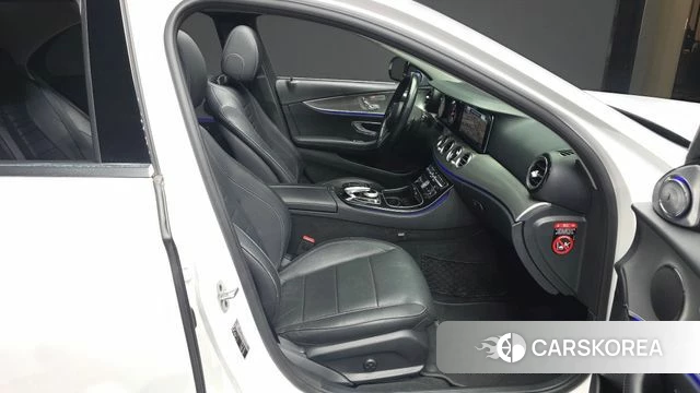 Mercedes-Benz E-Class W213 2019 Белый из Кореи, фото 2