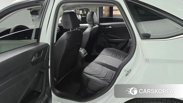 Volkswagen 7th Generation of Jetta 2023 Белый из Кореи, фото 2