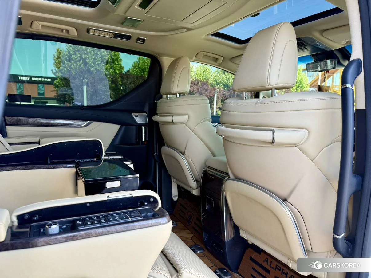 Toyota Alphard 2021 Белый из Китая, фото 2