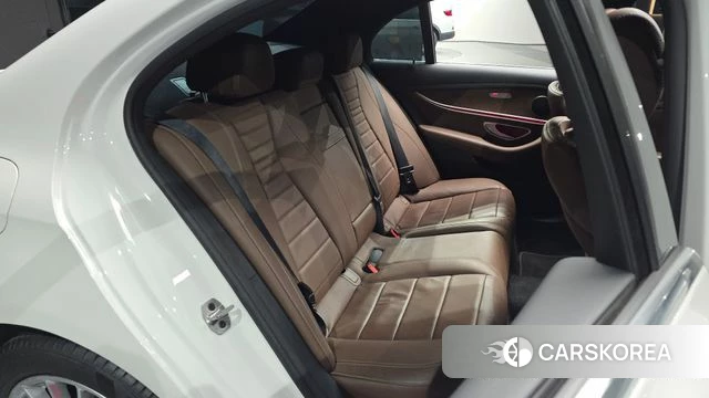 Mercedes-Benz E-Class W213 2022 Белый из Кореи, фото 2