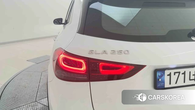 Mercedes-Benz GLA - Class H247 2022 Белый из Кореи, фото 2