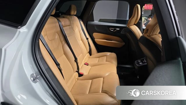 Volvo XC60 second Generation 2018 Белый из Кореи, фото 2