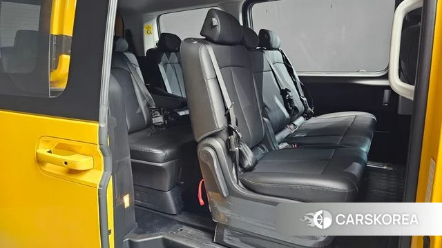 Hyundai Staria 2023 Желтый из Кореи, фото 2