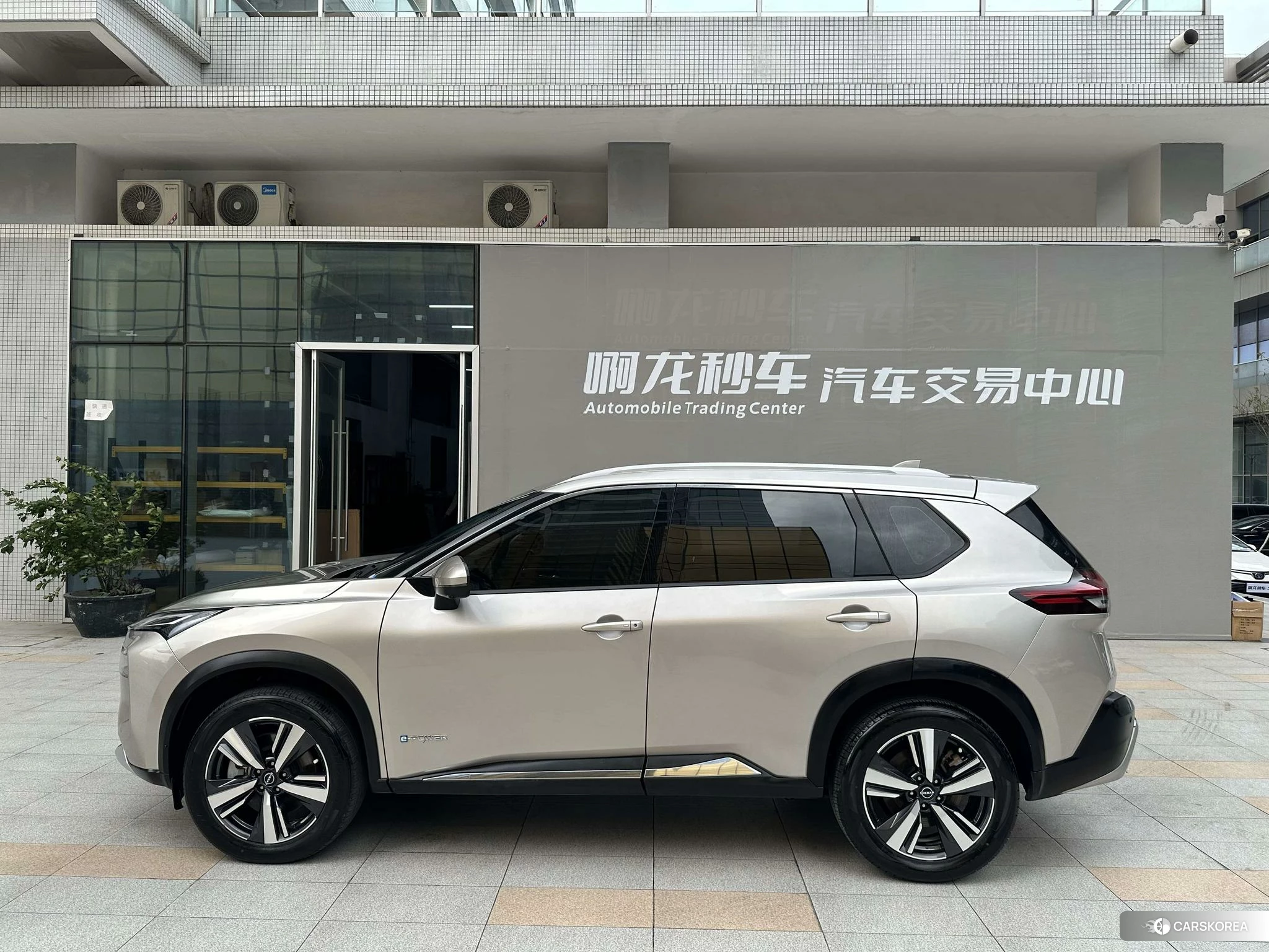 Nissan X-Trail 2023 Шампань из Китая, фото 2