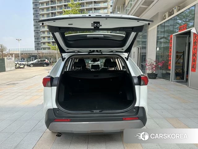 Toyota RAV4 2022 Белый из Китая, фото 2