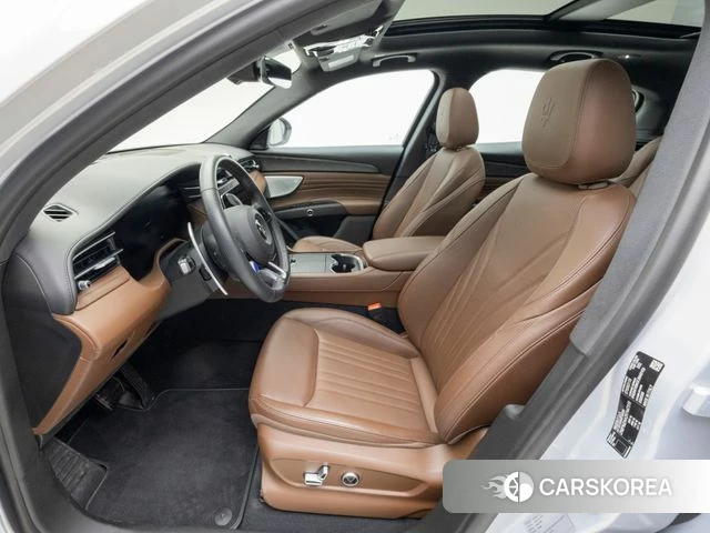 Maserati Grecale 2024 Светло-серебряный цвет из Кореи, фото 2