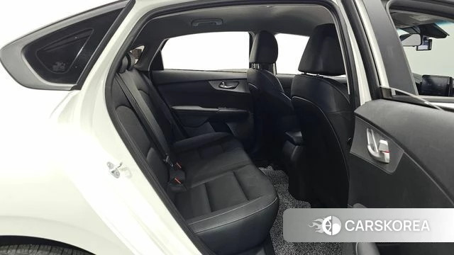 Kia The New K3 2nd generation 2023 Белый из Кореи, фото 2