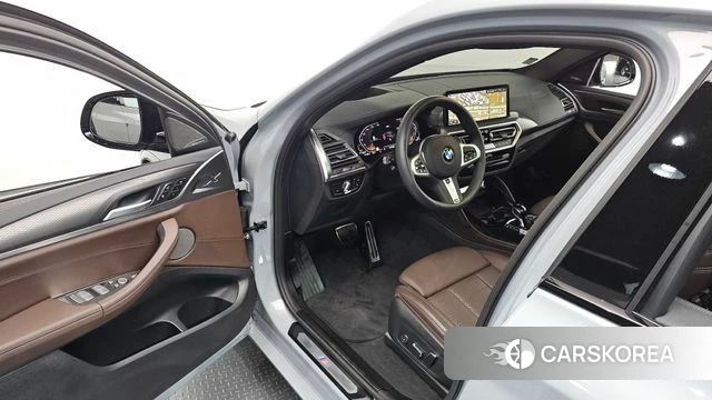 BMW X4 (G02) 2025 Светло-серебряный цвет из Кореи, фото 2