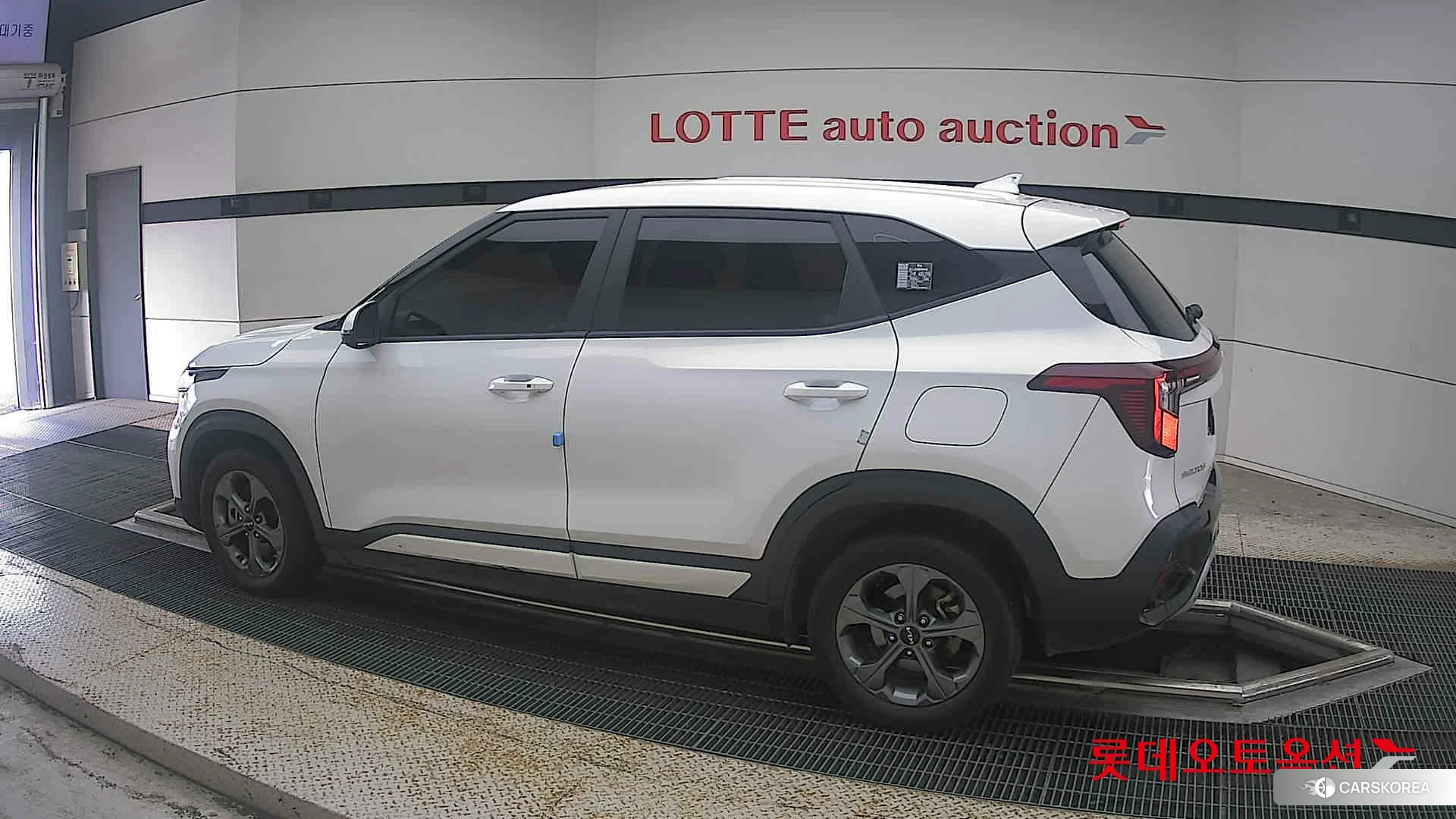 Kia Seltos 2023 Snow White Pearl (optional) из Кореи, фото 2