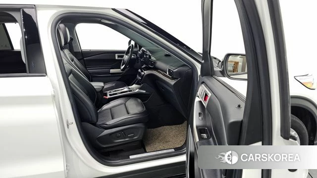 Ford Explorer 6th Generation 2022 Белый из Кореи, фото 2