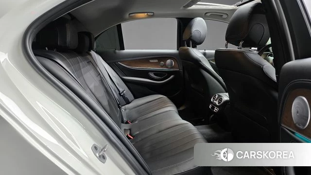 Mercedes-Benz E-Class W213 2020 Белый из Кореи, фото 2