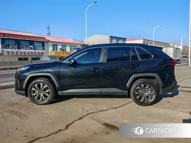 Toyota RAV4 2023 Черный из Китая, фото 2
