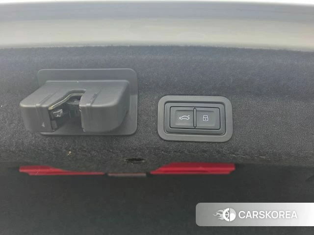 Audi A6 (C8) 2021 Белый из Кореи, фото 2