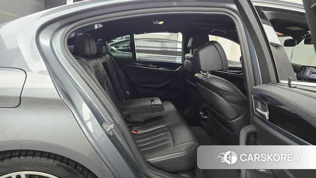 BMW 5 Series (G30) 2019 Серебристо-серый из Кореи, фото 2