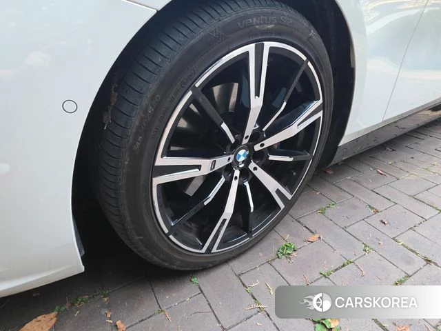 BMW 5 Series (G60) 2024 Белый из Кореи, фото 2