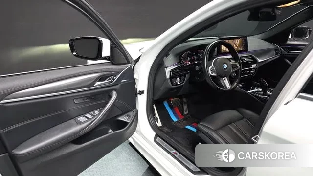 BMW 5 Series (G30) 2021 Белый из Кореи, фото 2