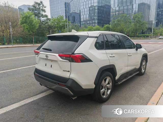 Toyota RAV4 2021 Белый из Китая, фото 2
