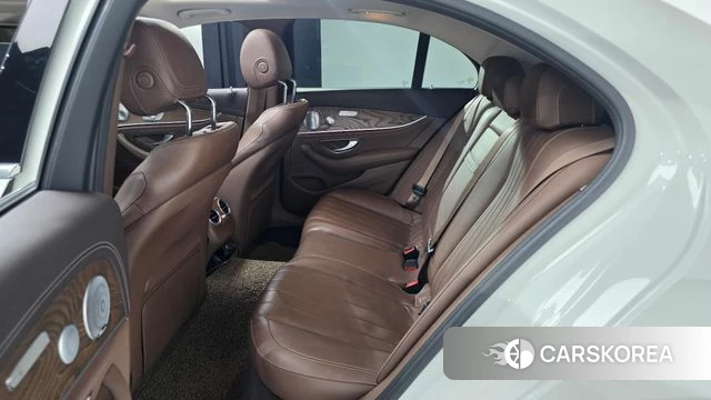 Mercedes-Benz E-Class W213 2018 Белый из Кореи, фото 2
