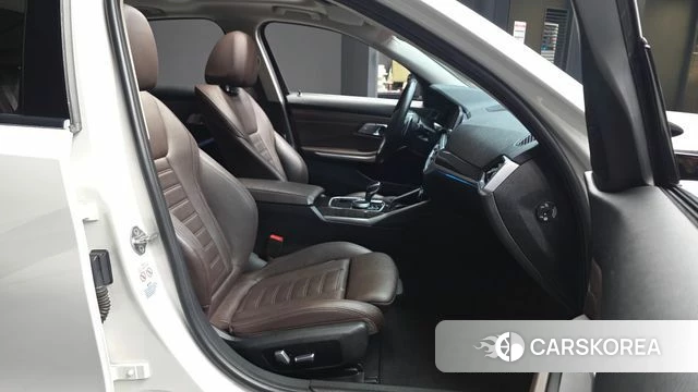 BMW 3 Series (G20) 2021 Белый из Кореи, фото 2