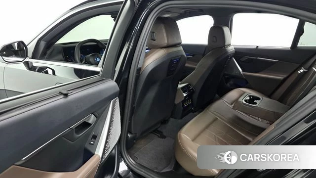 BMW i5 (G60) 2025 Черный из Кореи, фото 2