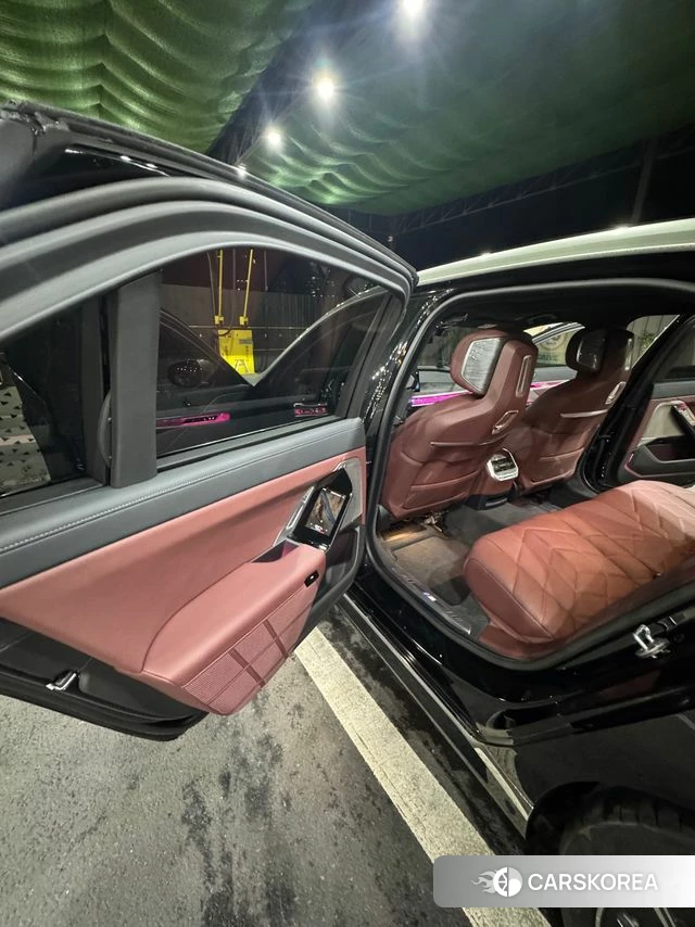 BMW 7 Series (G70) 2024 Черный из Кореи, фото 2