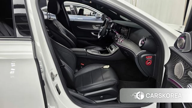 Mercedes-Benz E-Class W213 2023 Белый из Кореи, фото 2