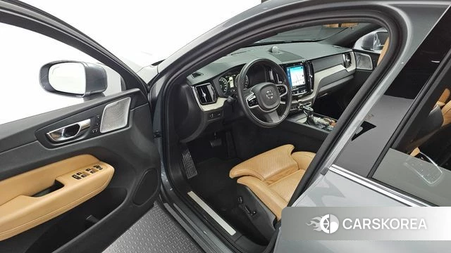 Volvo XC60 second Generation 2019 Серый из Кореи, фото 2