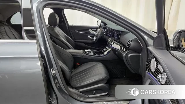 Mercedes-Benz E-Class W213 2020 Серебристо-серый из Кореи, фото 2