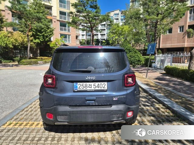 Jeep Renegade 2023 Темно-зеленый из Кореи, фото 2